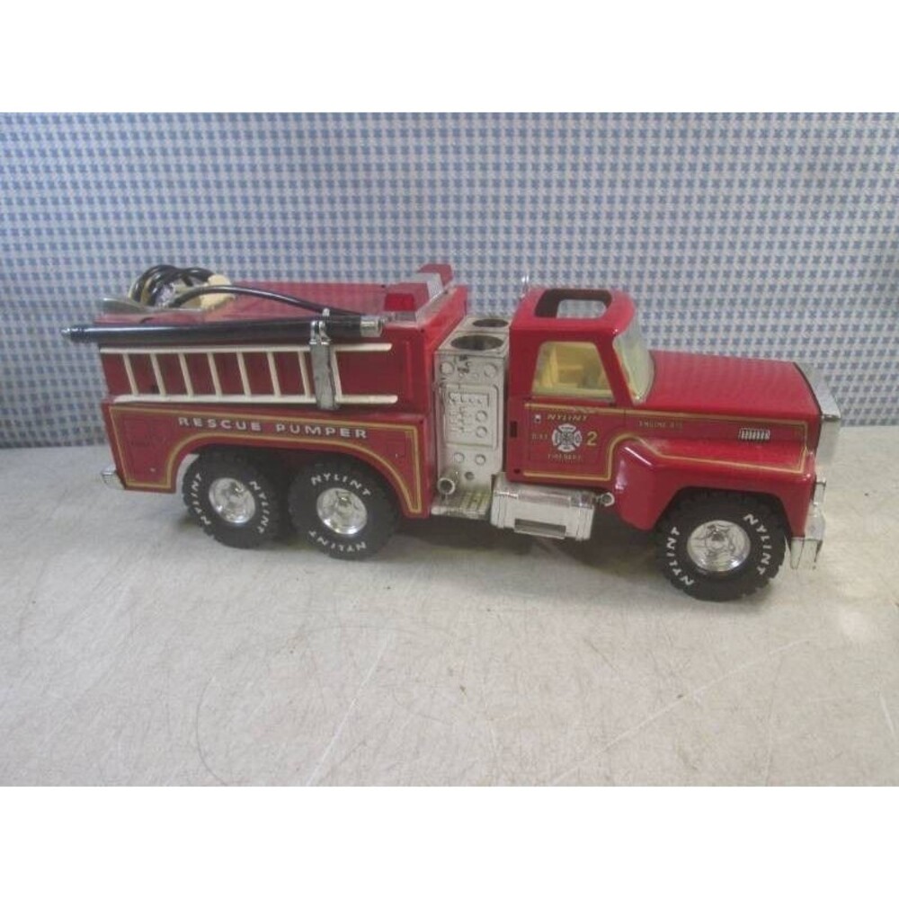 Vintage Nylint Pressed Steel Rescue Pumper Fire Truck Engine 875 Dist 2 Clean